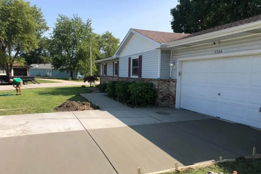 concrete driveway installation services near chatham il